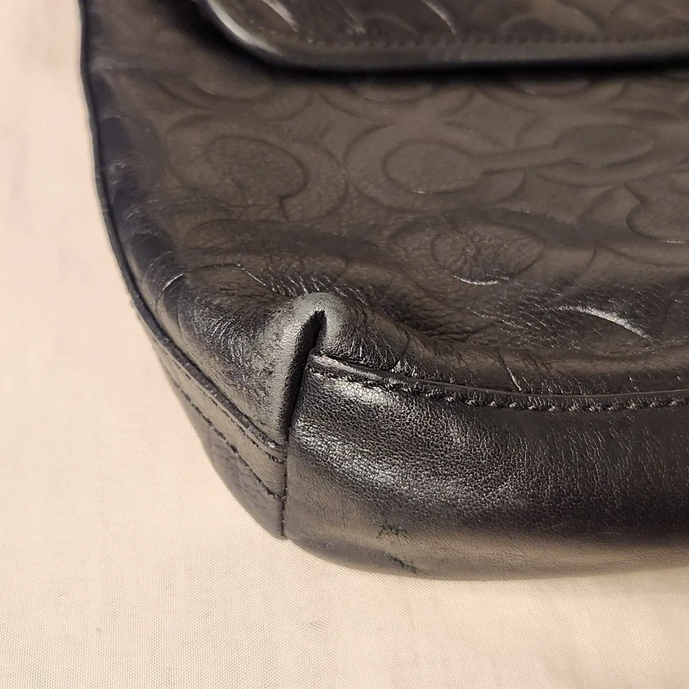 Coach Mens Messenger Bag Black‎ Leather Embossed Op Art Crossbody 70475